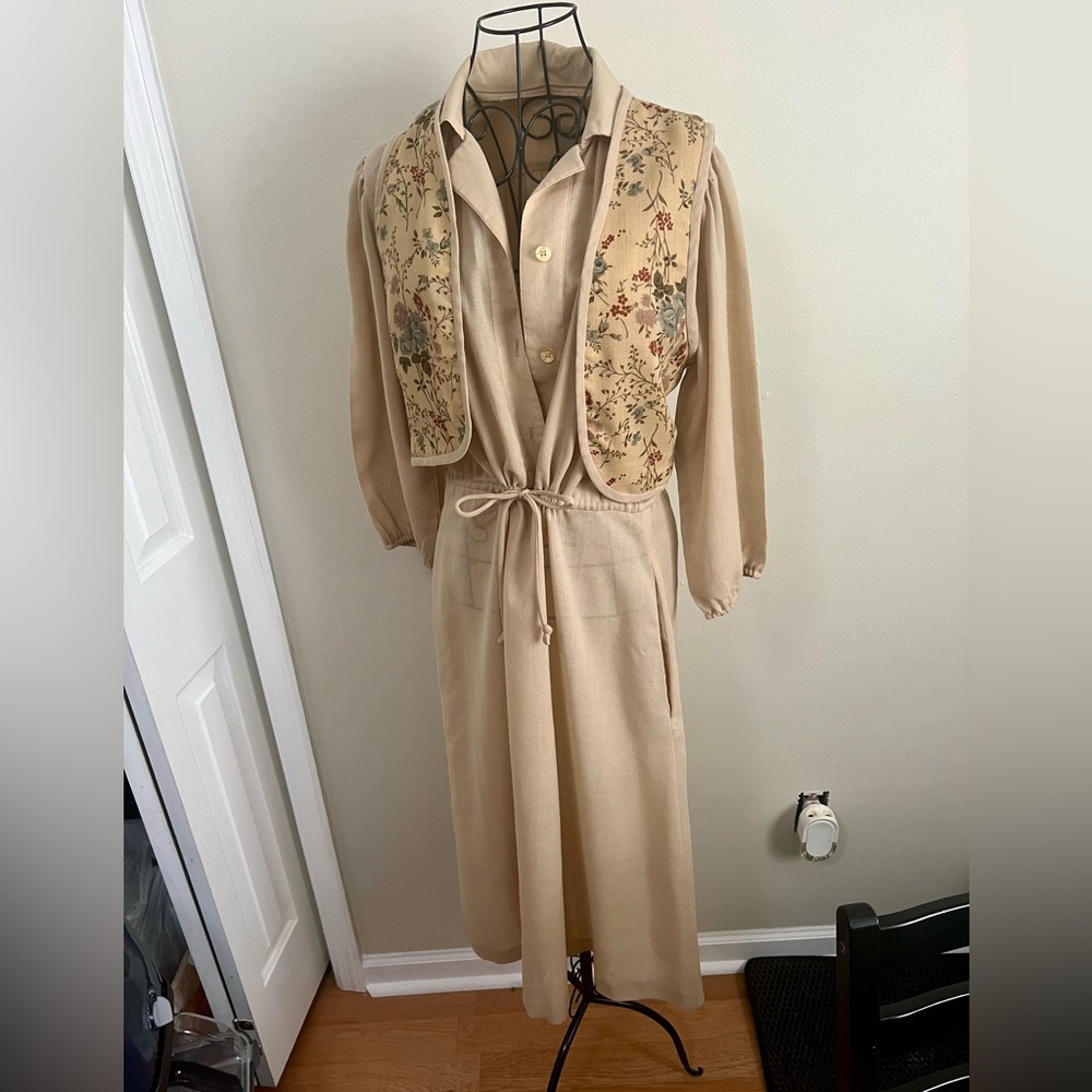 Vintage 70s/80s Strait Lane Linen Midi Dress W/ Adjustable Waist And Floral Vest
